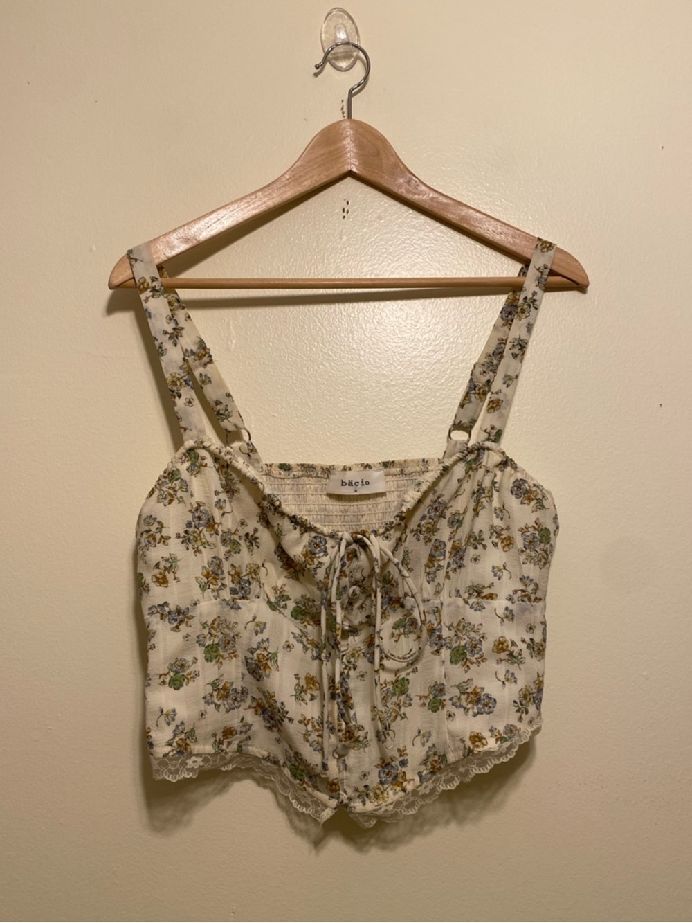 BACIO Cream Floral Tie-Front Crop Top. Size M